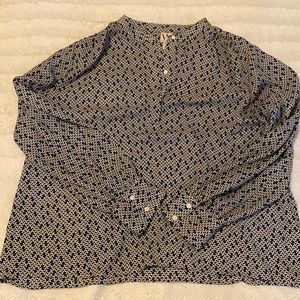 Worthington XL blouse. Excellent condition. Black white and navy pattern.